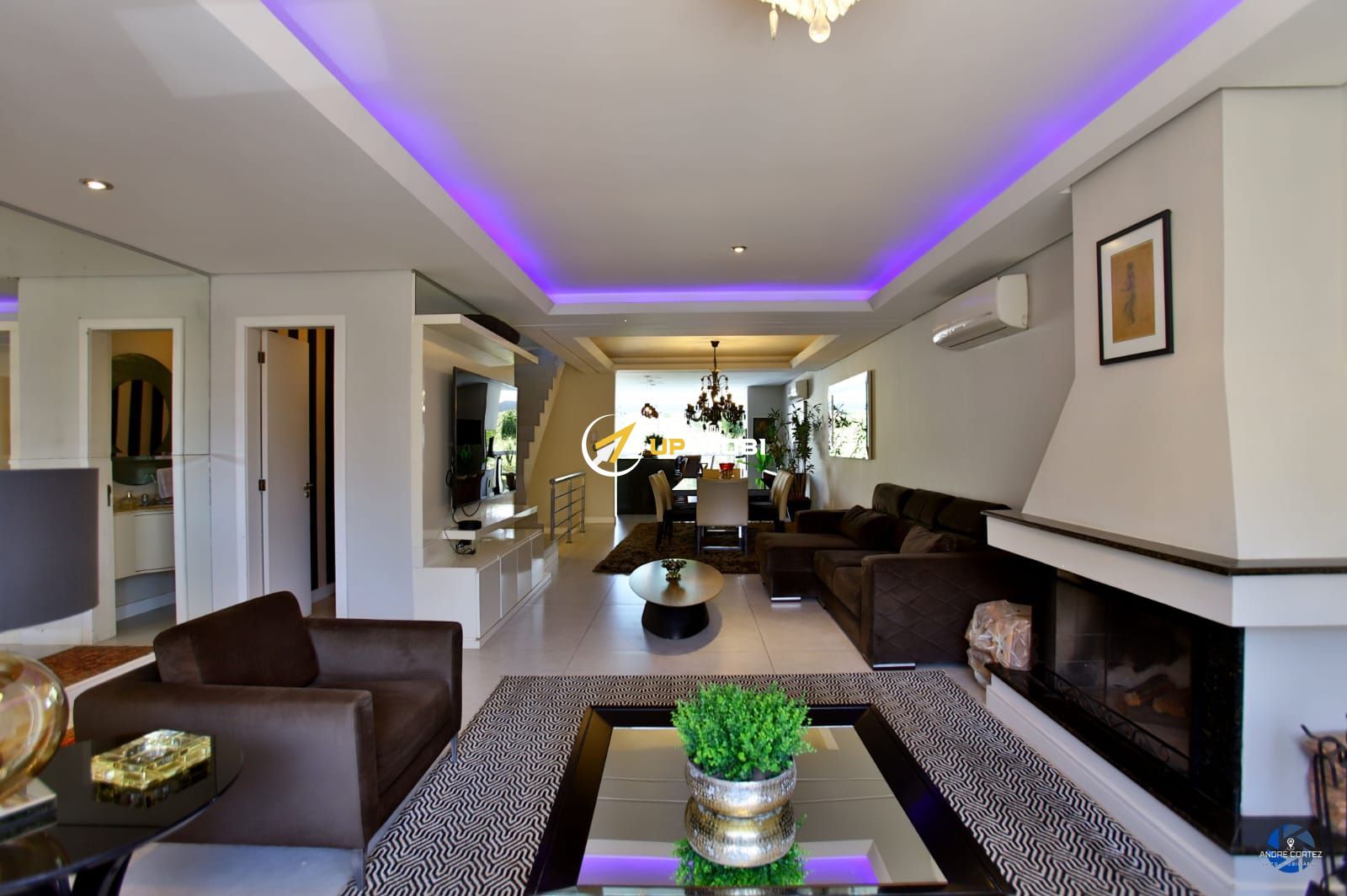 Casa, 4 dormitórios no bairro Chácara das Pedras em Porto Alegre para Comprar