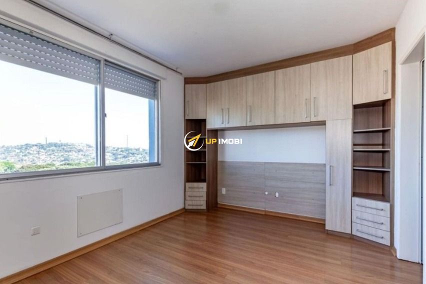 Apartamento, 4 dormitórios no bairro Medianeira em Porto Alegre para Comprar