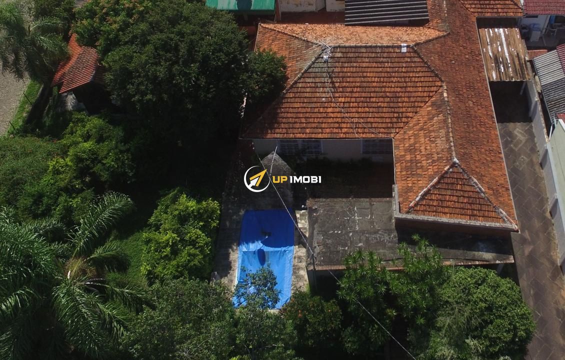 Casa, 4 dormitórios no bairro Vila Ipiranga em Porto Alegre para Comprar