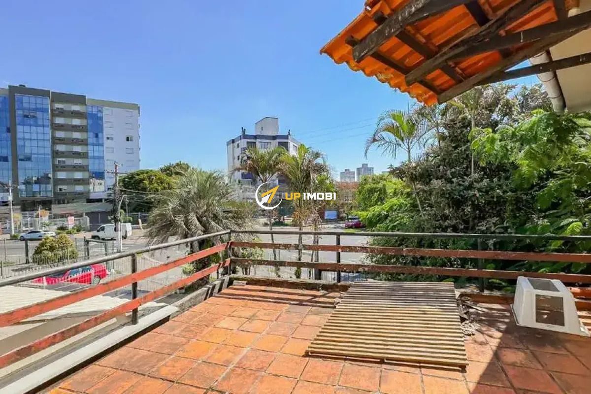 Casa, 4 dormitórios no bairro Vila Ipiranga em Porto Alegre para Comprar