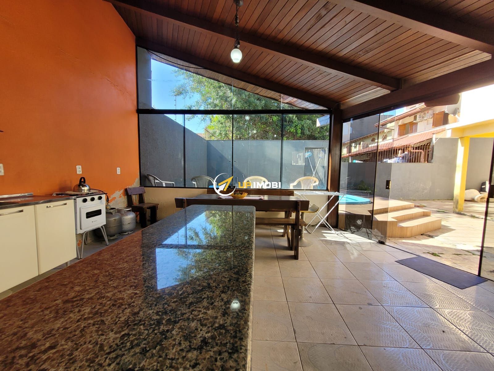 Casa, 4 dormitórios no bairro Jardim Itu em Porto Alegre para Comprar