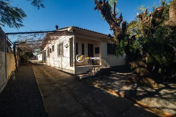 Casa, 6 dormitórios no bairro Vila Nova em Porto Alegre para Comprar