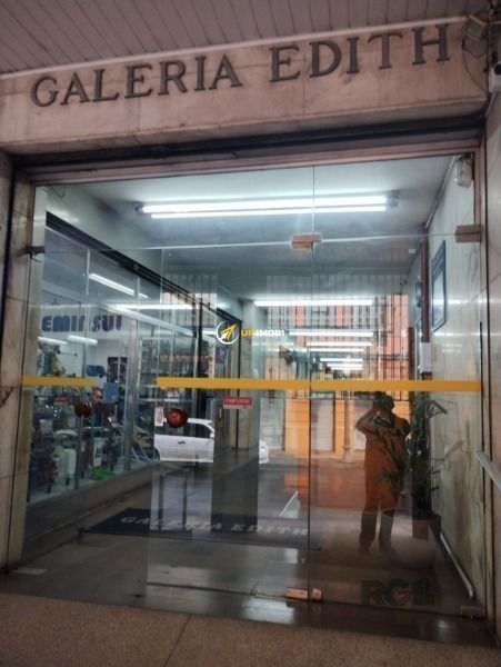 Sala Comercial no bairro Centro Histórico em Porto Alegre para Comprar