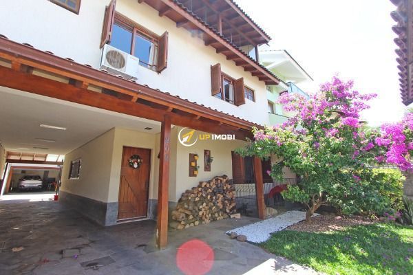 Casa, 3 dormitórios no bairro Espírito Santo em Porto Alegre para Comprar