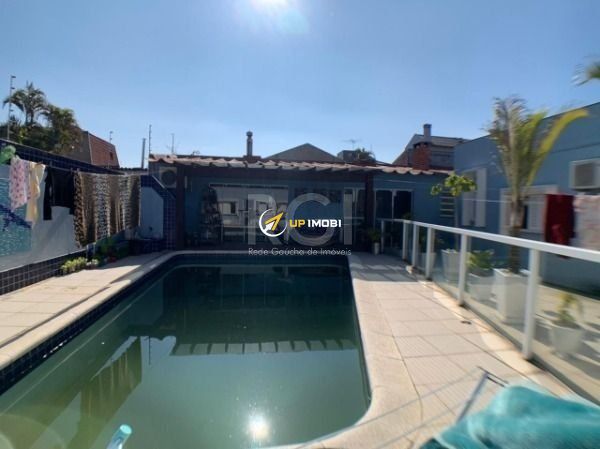 Casa, 3 dormitórios no bairro Ipanema em Porto Alegre para Comprar