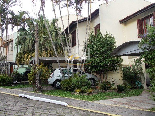 Casa de Condomínio, 3 dormitórios no bairro Hípica em Porto Alegre para Comprar
