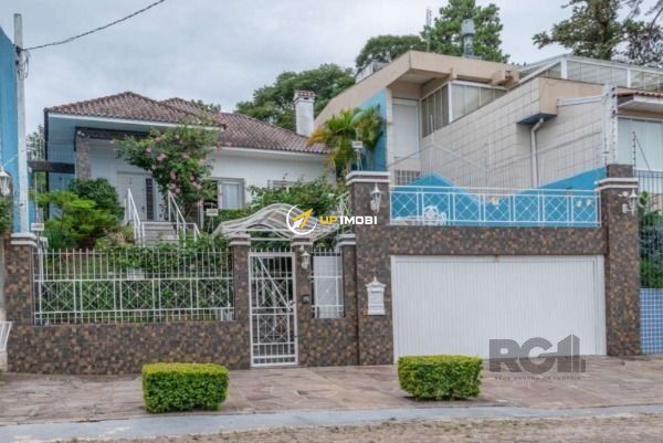 Casa, 3 dormitórios no bairro Vila Assunção em Porto Alegre para Comprar