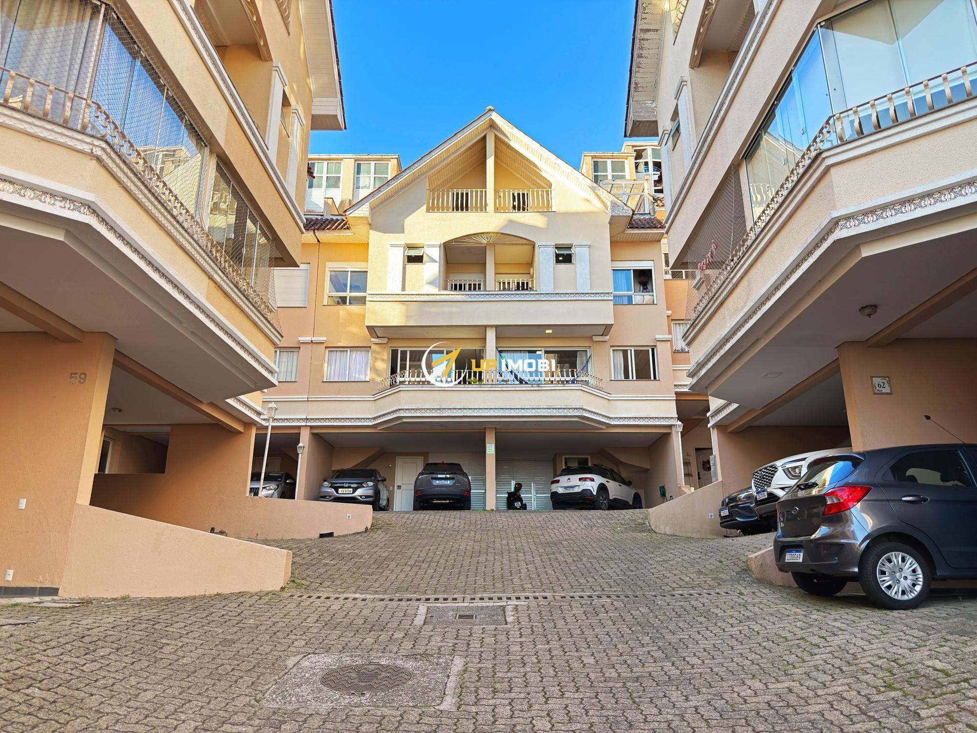 Casa de Condomínio, 3 dormitórios no bairro Pedra Redonda em Porto Alegre para Comprar