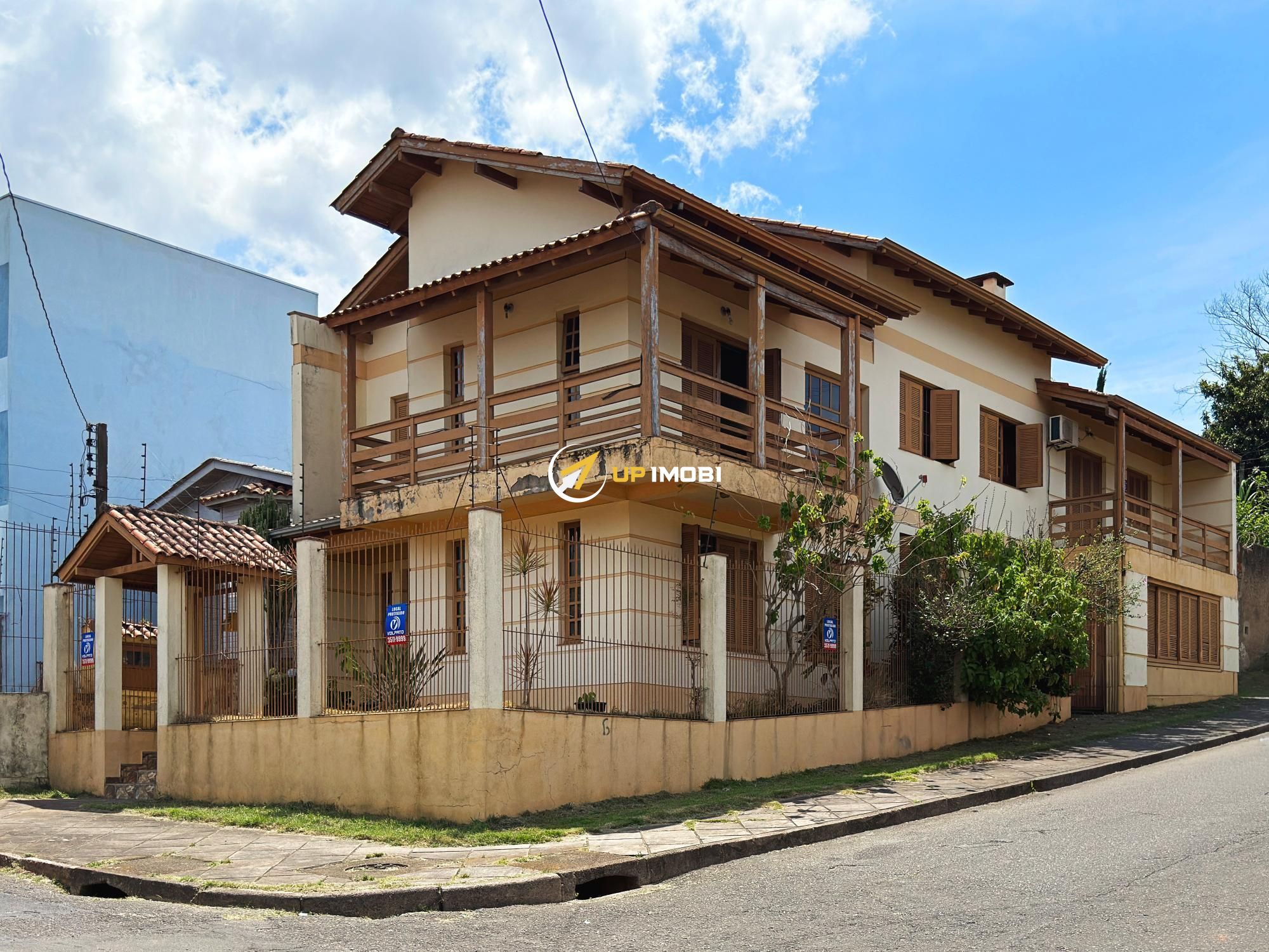 Casa, 4 dormitórios no bairro Santa Tereza em Porto Alegre para Comprar
