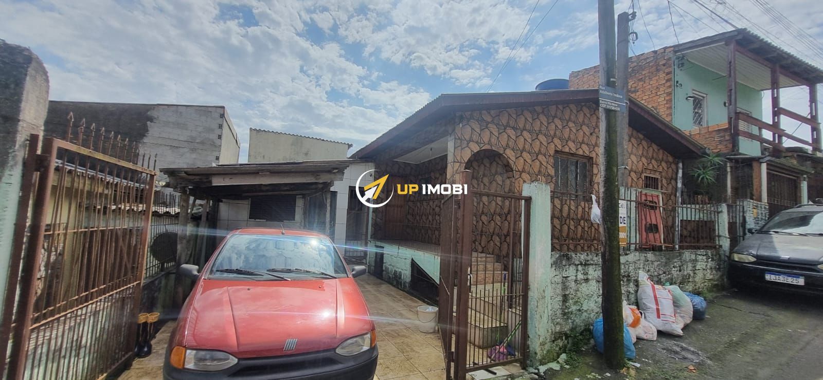Casa, 3 dormitórios no bairro Vila Nova em Porto Alegre para Comprar