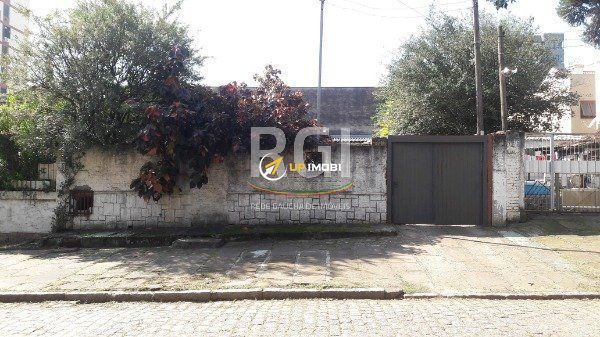 Terreno com 242m² no bairro Tristeza em Porto Alegre para Comprar