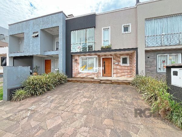 Casa de Condomínio, 3 dormitórios no bairro Hípica em Porto Alegre para Comprar