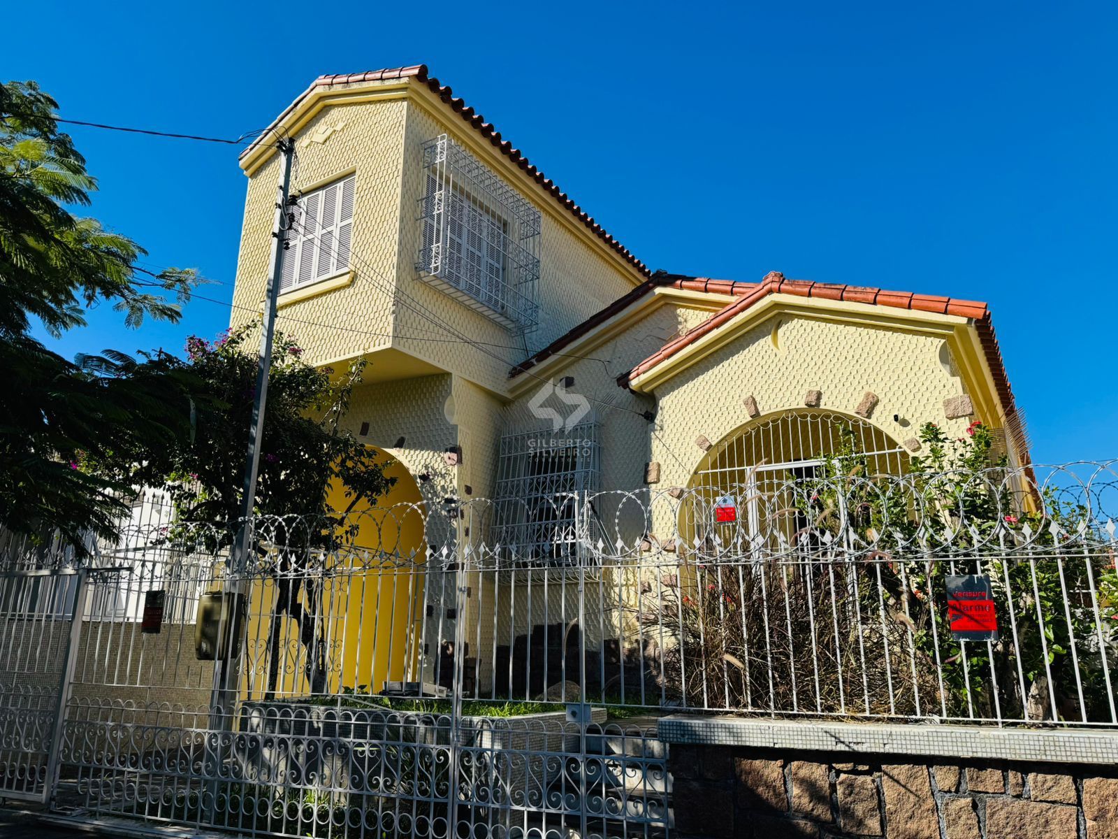 Casa Ampla com Pátio e Excelente Localização no Petrópolis