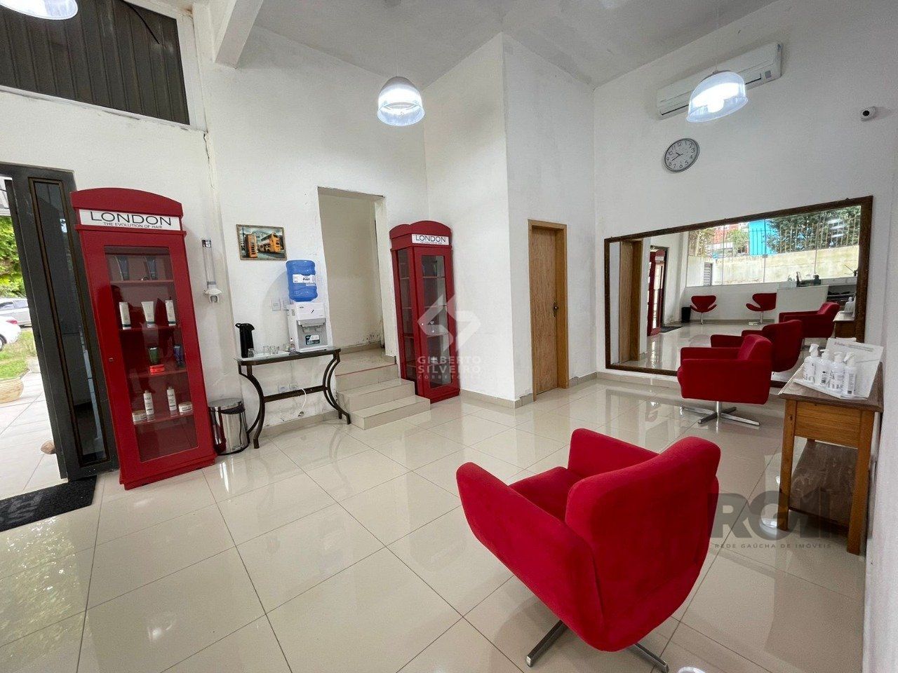 Prédio comercial 225m², com 5 lojas individuais, pé direito alto Vila Conceição.
