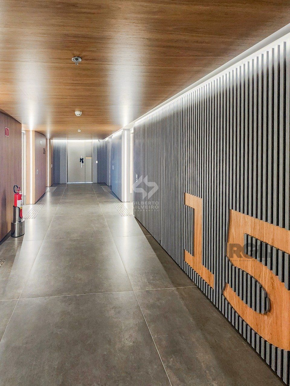 Sala Comercial, à venda, 32 m², Praia de Belas - Porto Alegre — foto 2