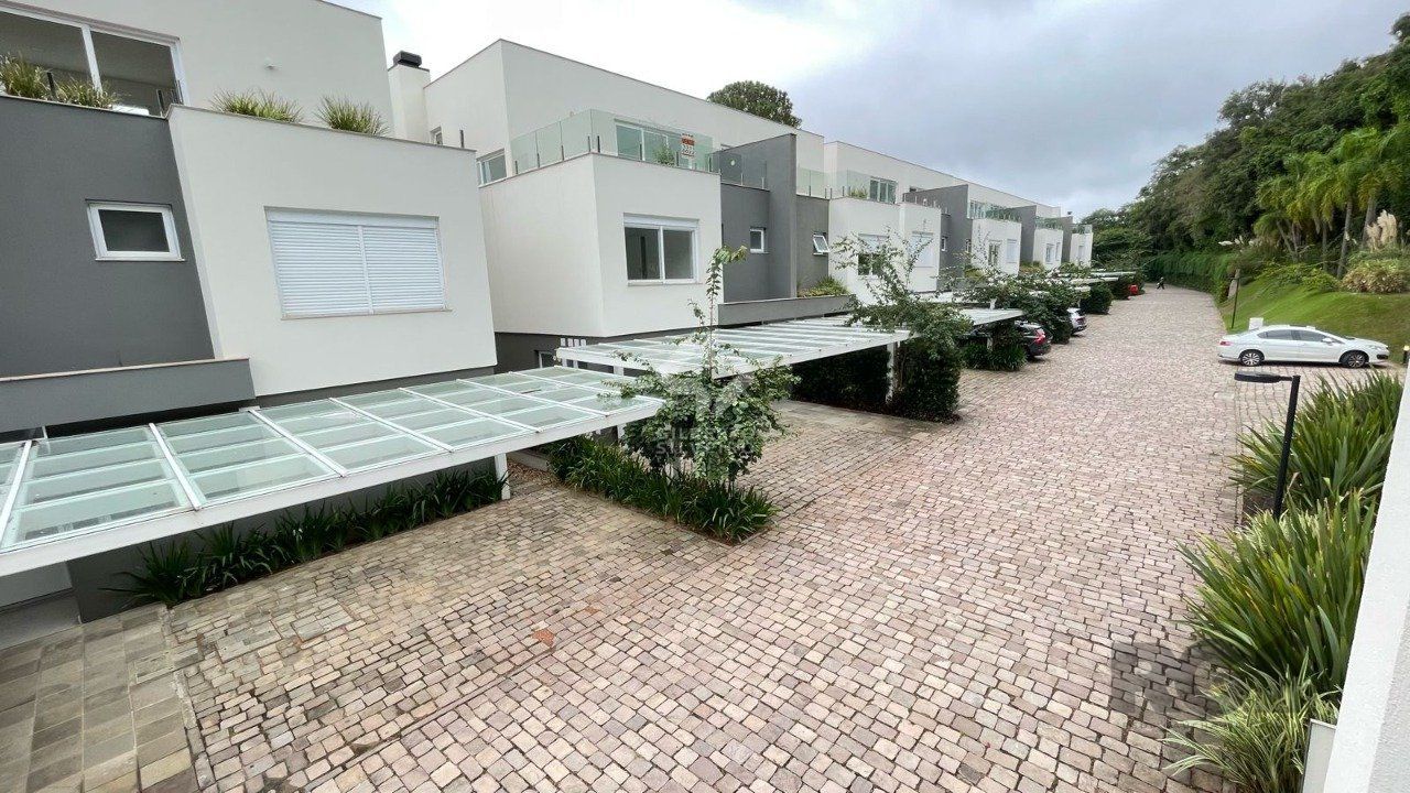 Casa em condomínio com 3 suítes, no bairro Pedra Redonda, Porto Alegre/RS