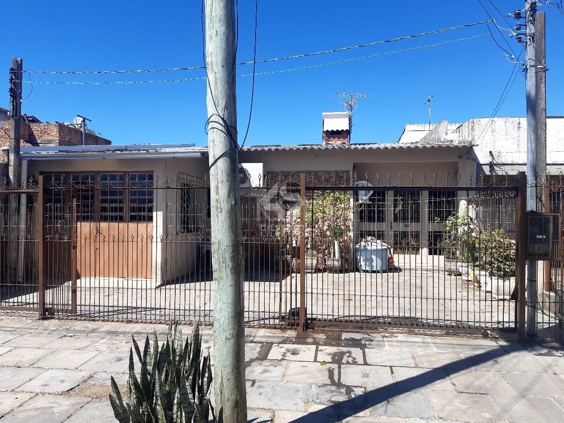 Casa para Venda - 121m², 3 dormitórios, sendo 1 suites, 2 vagas - Restinga