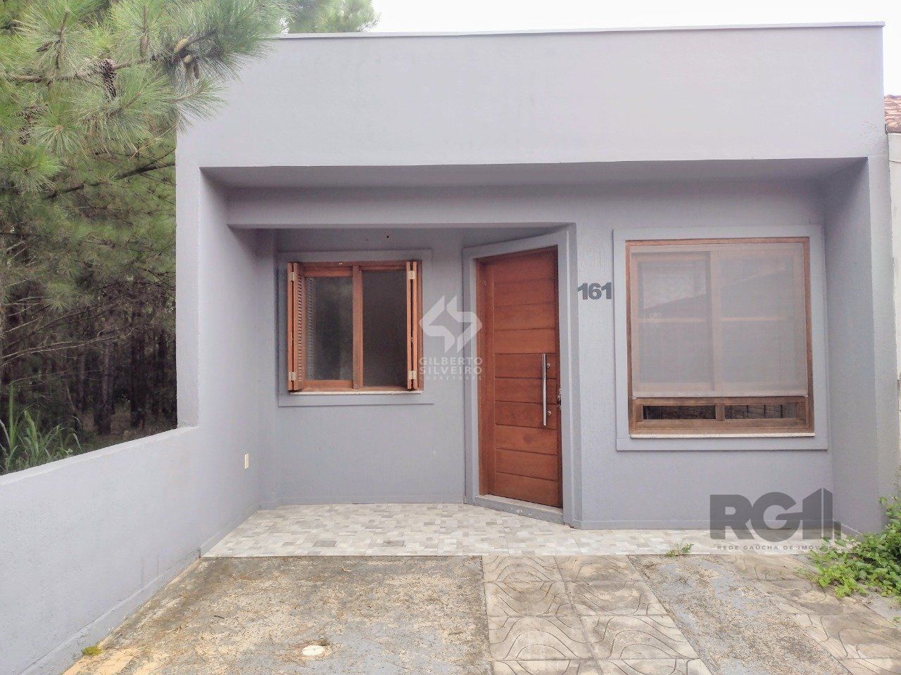CASA TÉRREA - 2 DORMITÓRIOS, ÁREA COBERTA COM CHURRASQUEIRA , TERRAÇO - 02 VAGAS