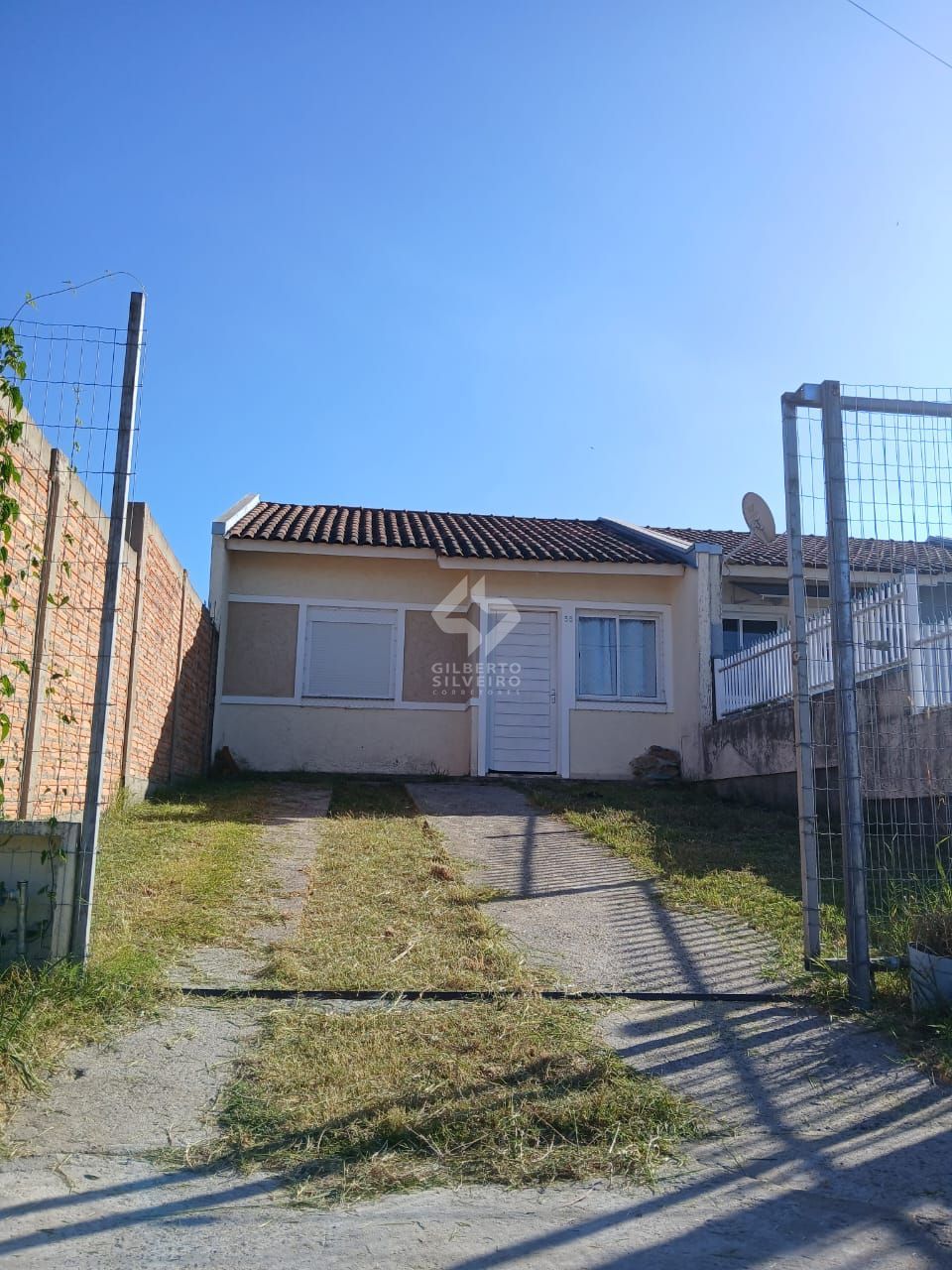 Casa com 02 quartos e 02 vagas no Bairro Costa Gama