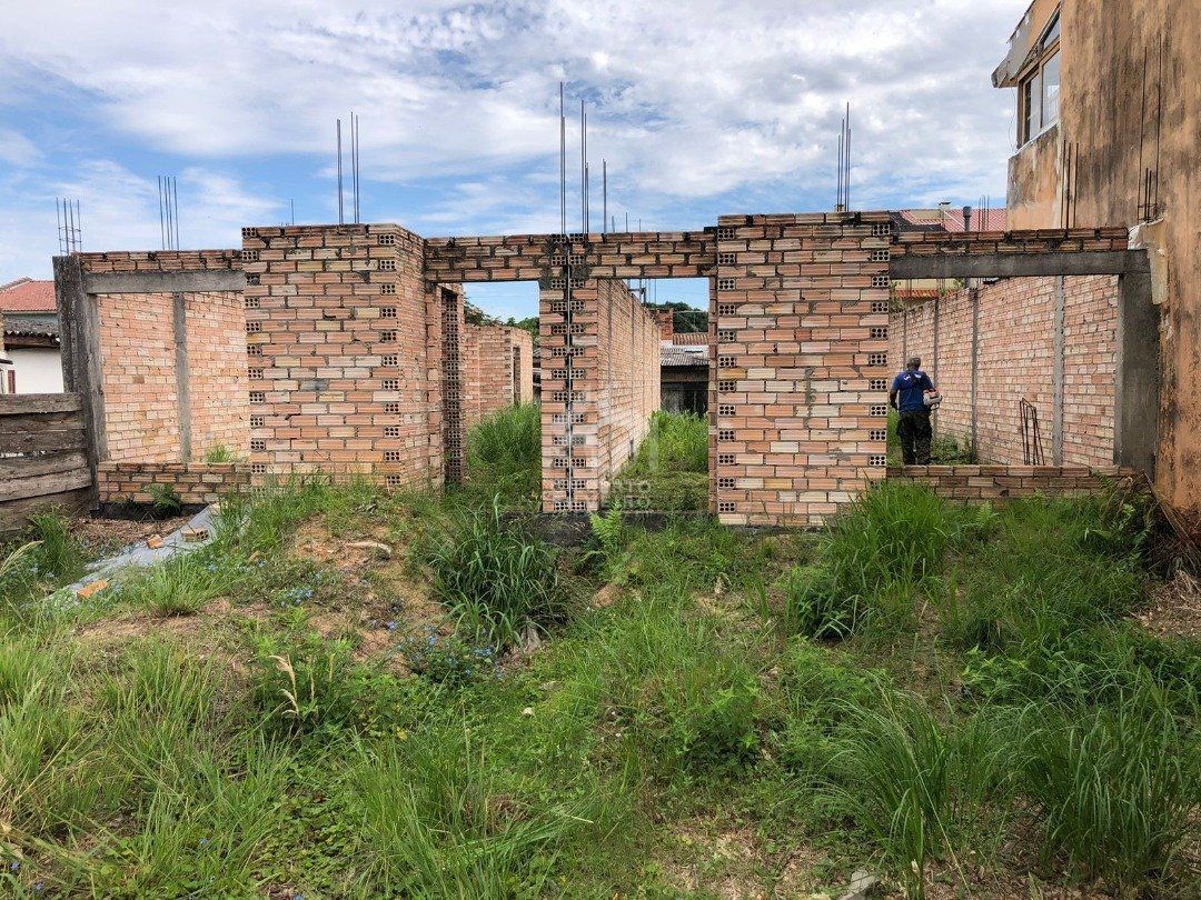 Terreno de 11x35 com projeto aprovado para duas casas de 167m2 com 3 dormitórios, amplo patio na frente e nos fundos.