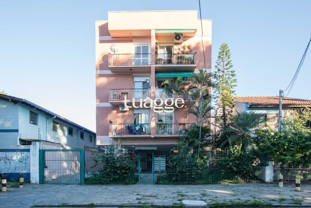 Apartamento de 2 dormitórios, 2 banheiros e 1 vaga no bairro Cristal.