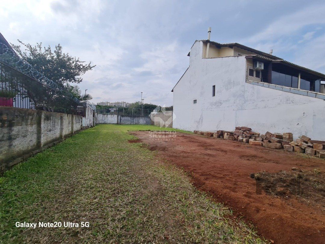 terreno plano com 330 m2 área total