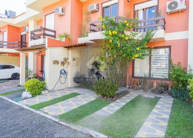 Linda casa com 3 dormitórios, sendo 1 Suíte, Sala Ampla no Condomínio de Ótima Localização