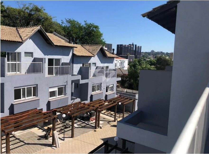 CASA EM CONDOMÍNIO COM  3 DORRMITÓRIOS