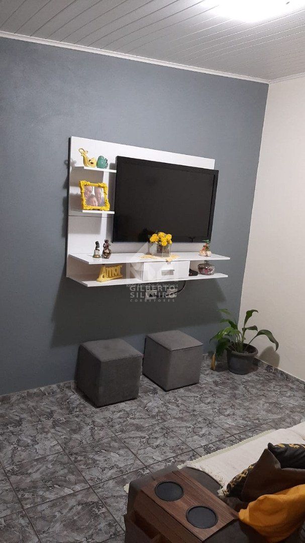 Casa para Venda - 80m², 2 dormitórios, 4 vagas - Lami