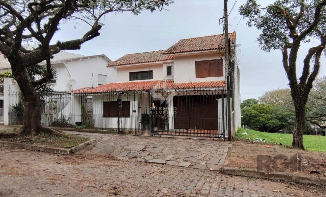 casa, 6 quartos, 1 suíte, 3 vagas, 352,38m2 privativos, bairro Santa Tereza