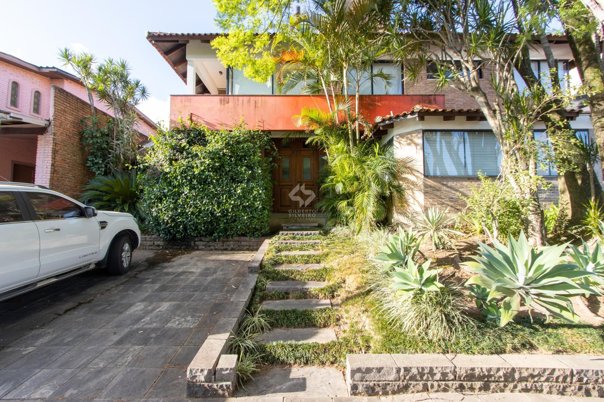 Excelente Casa em Condominio Fechado com 440,60m Dormitórios, sendo 2 Suítess