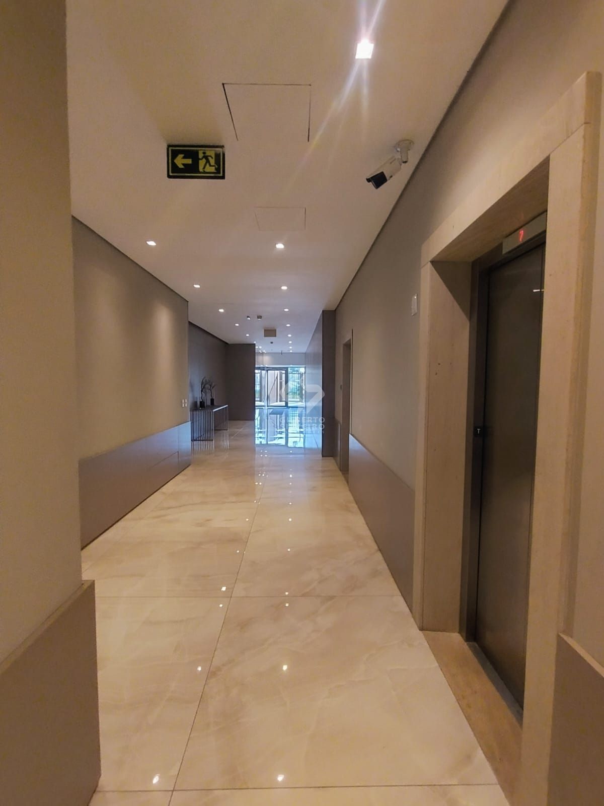 Corredor de acesso prédio