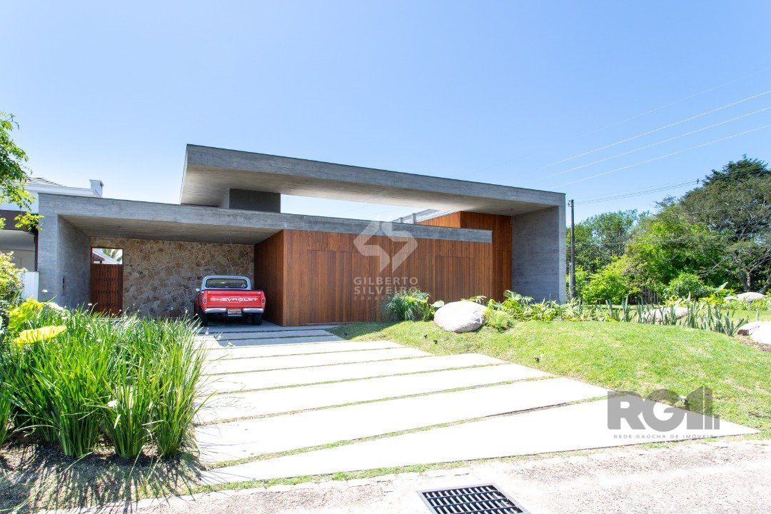 A Casa Le Mans, uma residência térrea de esquina com 389,48m2 de área coberta