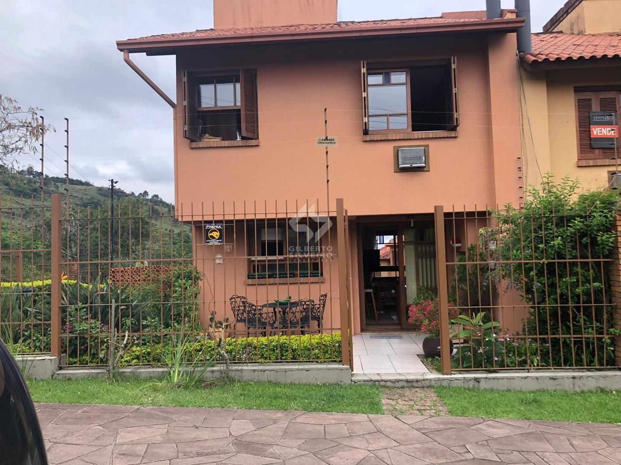 Casa de condomínio, 3 quartos, 1 suíte, 1 vaga coberta, no bairro Espirito Santo.