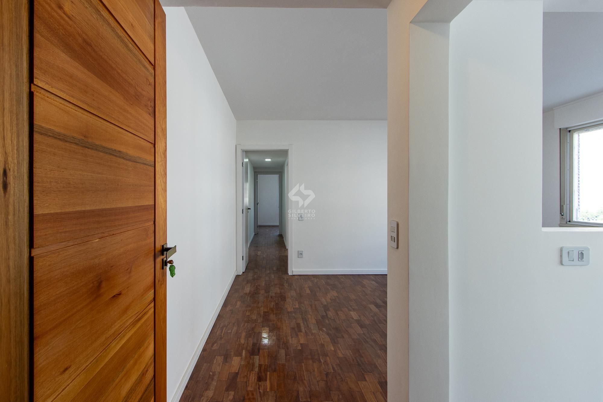 Apartamento no Menino Deus com 2 dormitórios e garagem