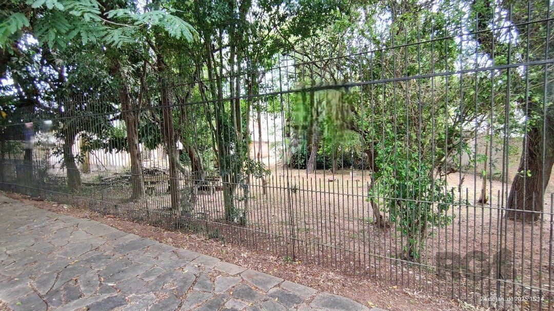 Terreno plano com 24,90m de frente, localizado no bairro Serraria.