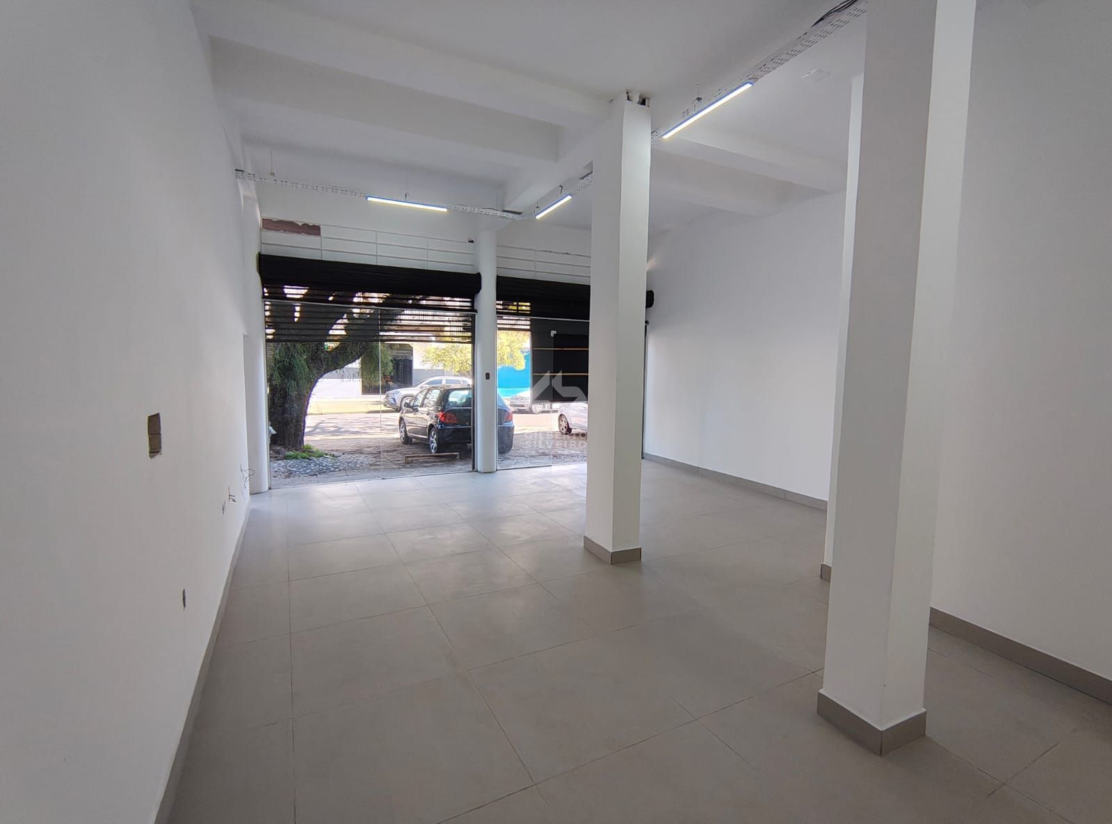 Vende-se loja com 100 m² - Floresta
