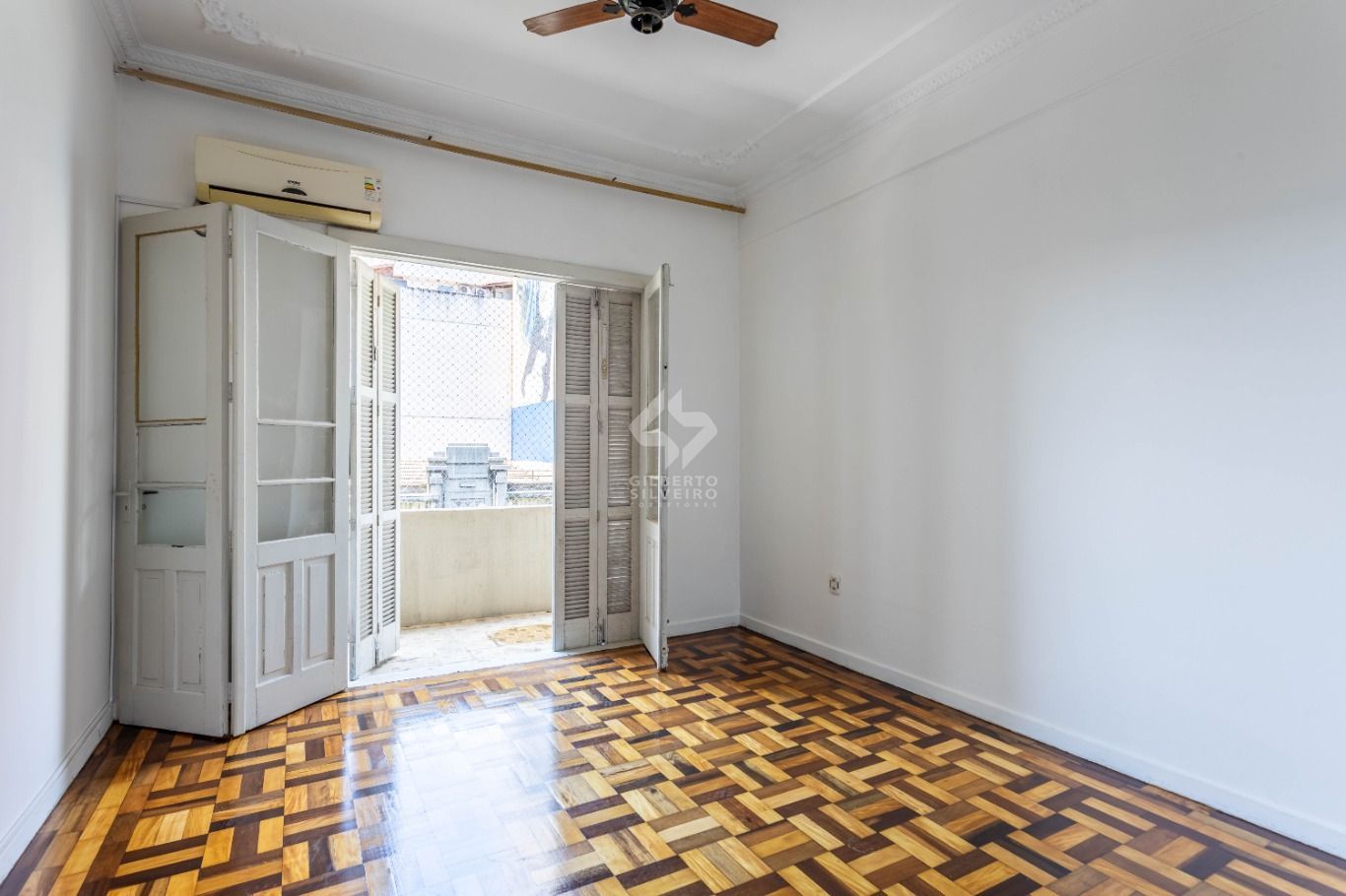 Vende-se apartamento com 2 quartos, 79 m² e sacada - Centro Histórico