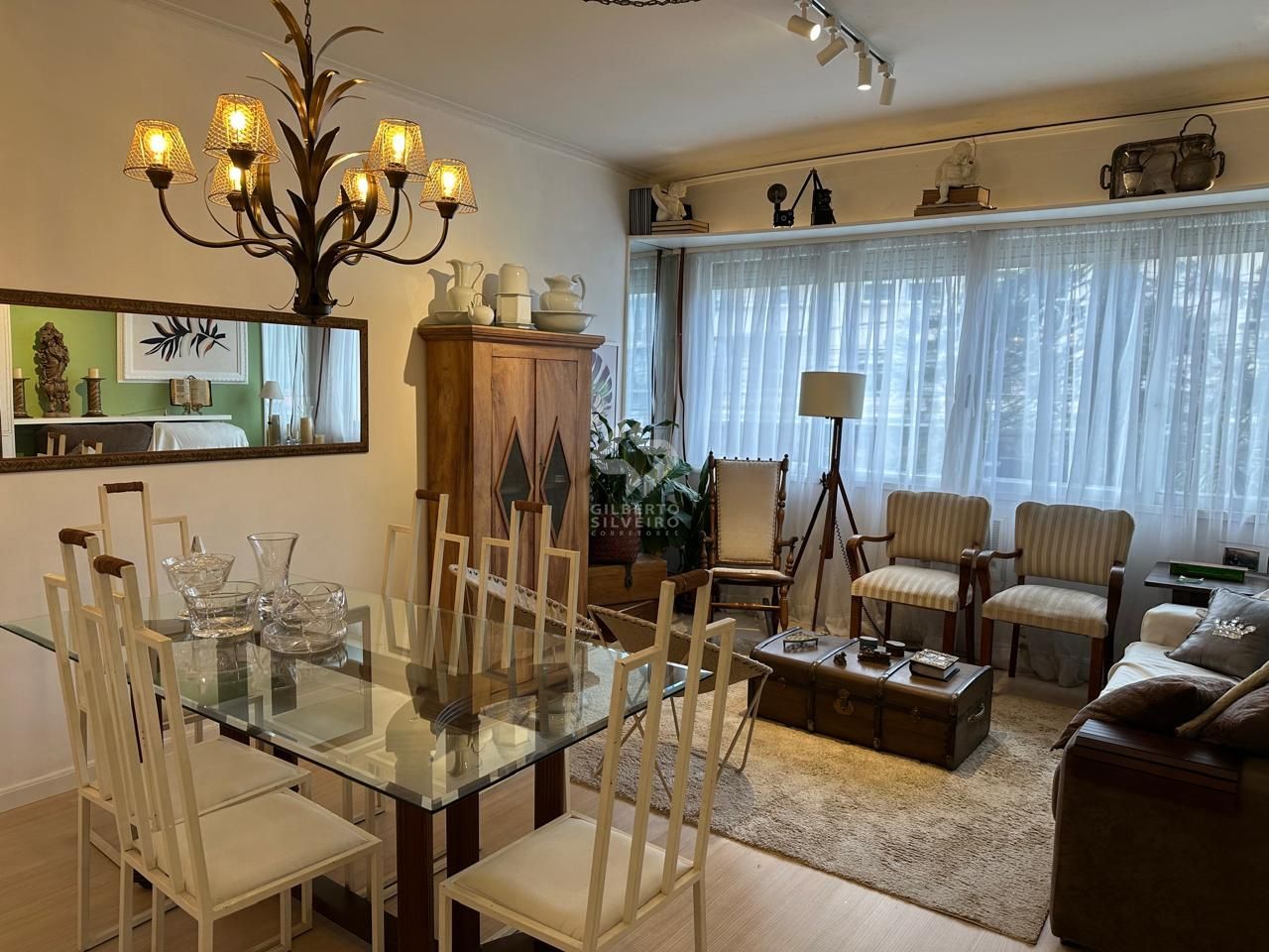 Vende-se apartamento com 3 quartos(1 suíte), 114m² e 1 vaga - Moinhos de Vento
