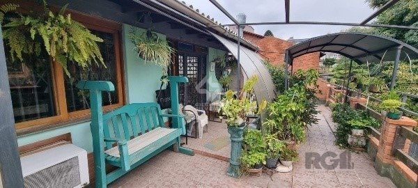 Vende-se ampla casa 6 quartos, 2 suítes, 5 vagas de garagem, churrasqueira e duas entradas individuais - 360m² - Chácara das Pedras