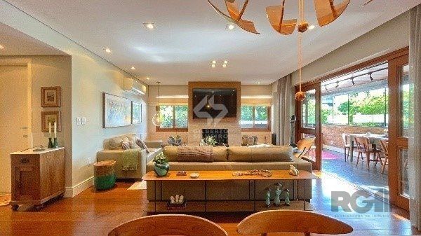 Apartamento de 200m², 4 quartos, 1 suíte e 4 vagas – Moinhos de Vento