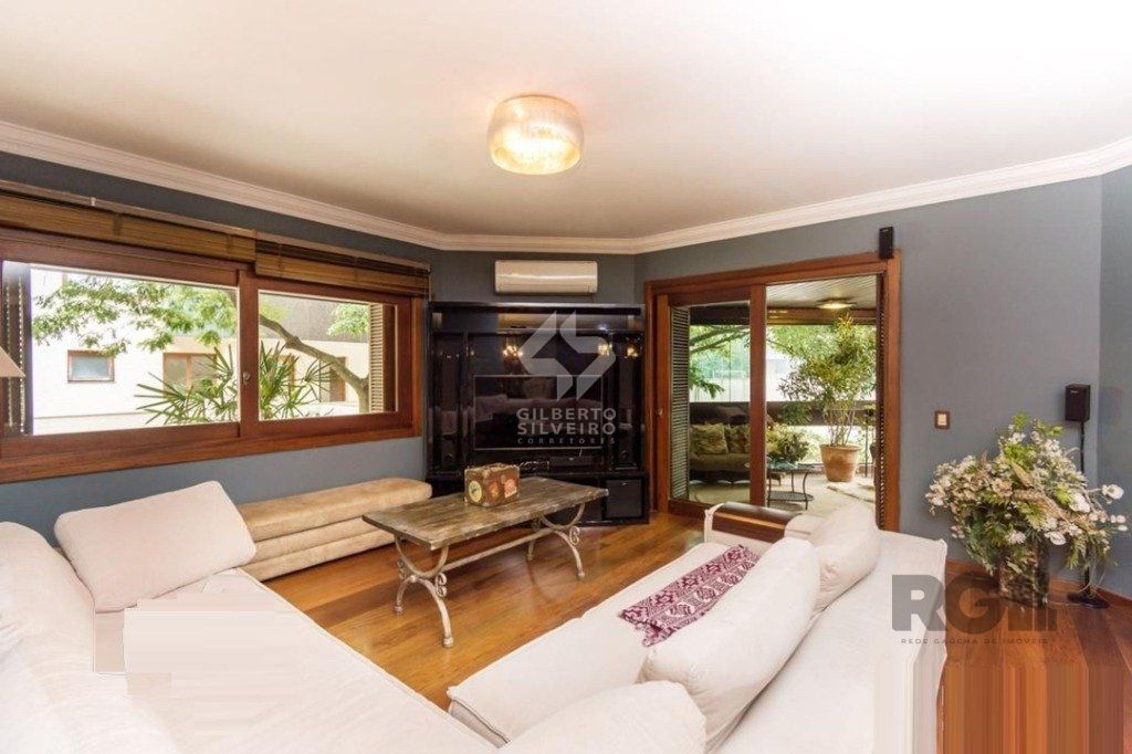 Vende-se luxuoso apartamento 3 quartos com suíte, com dependência completa, 2 vagas cobertas, próximo da Encol - 204m² -  Bela Vista