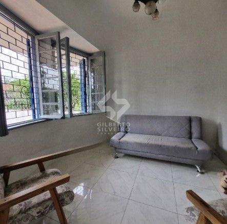 Casa de 4 dormitórios, 2 banheiros para venda pronta para morar no bairro Partenon em Porto Alegre/RS.