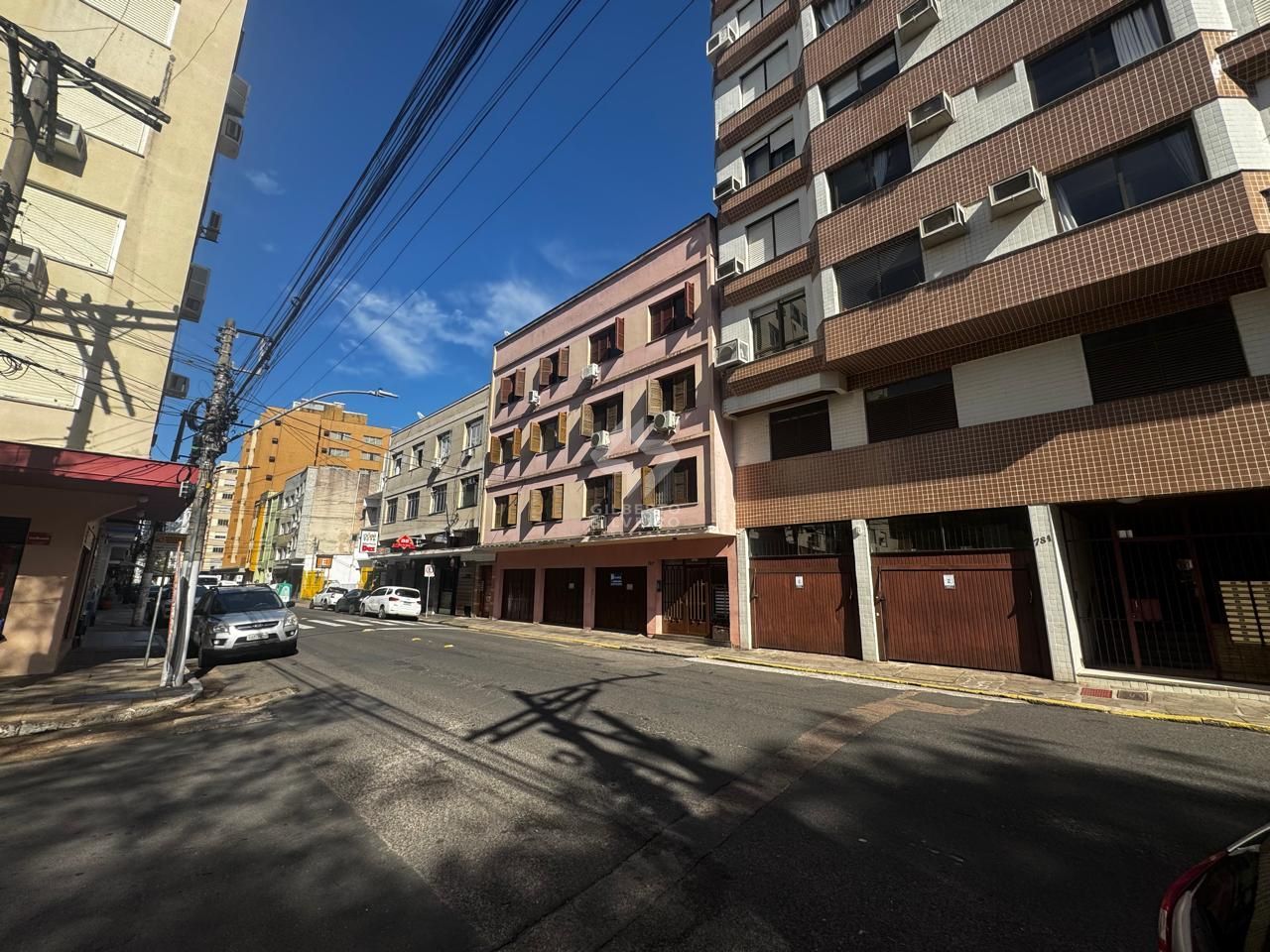 Apartamento de 3 dormitórios, banheiro social e lavabo na Cidade Baixa em Porto Alegre