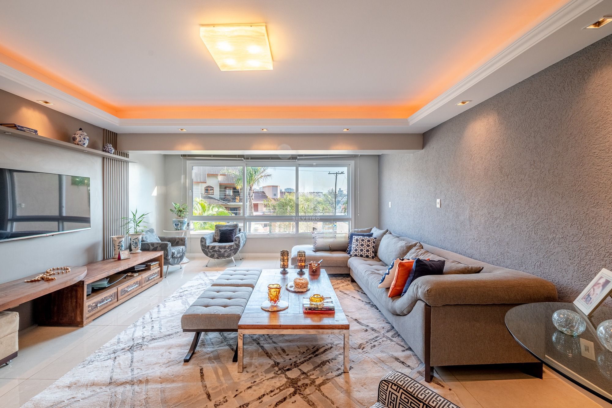 Casa com 357m² e 4 dormitórios, 3 suítes, 3 vagas