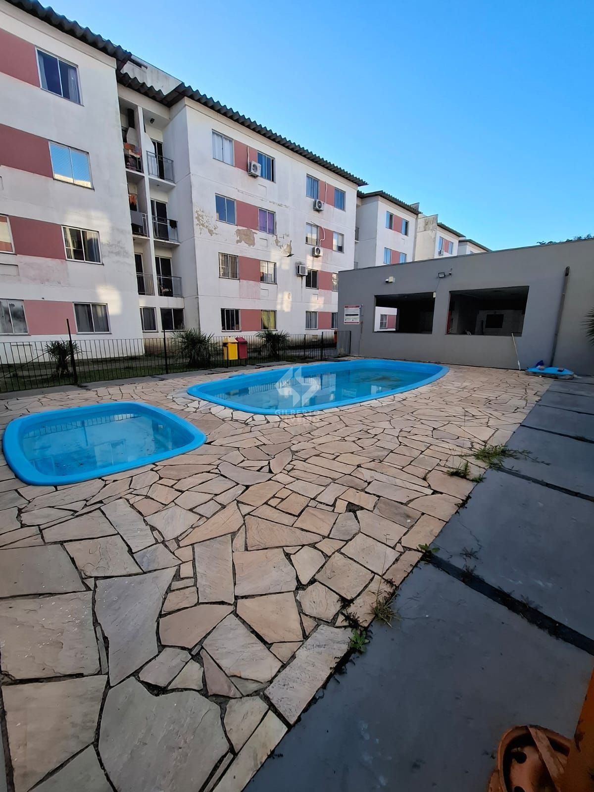 Apartamento 2 dromitórios - bairro restinga.