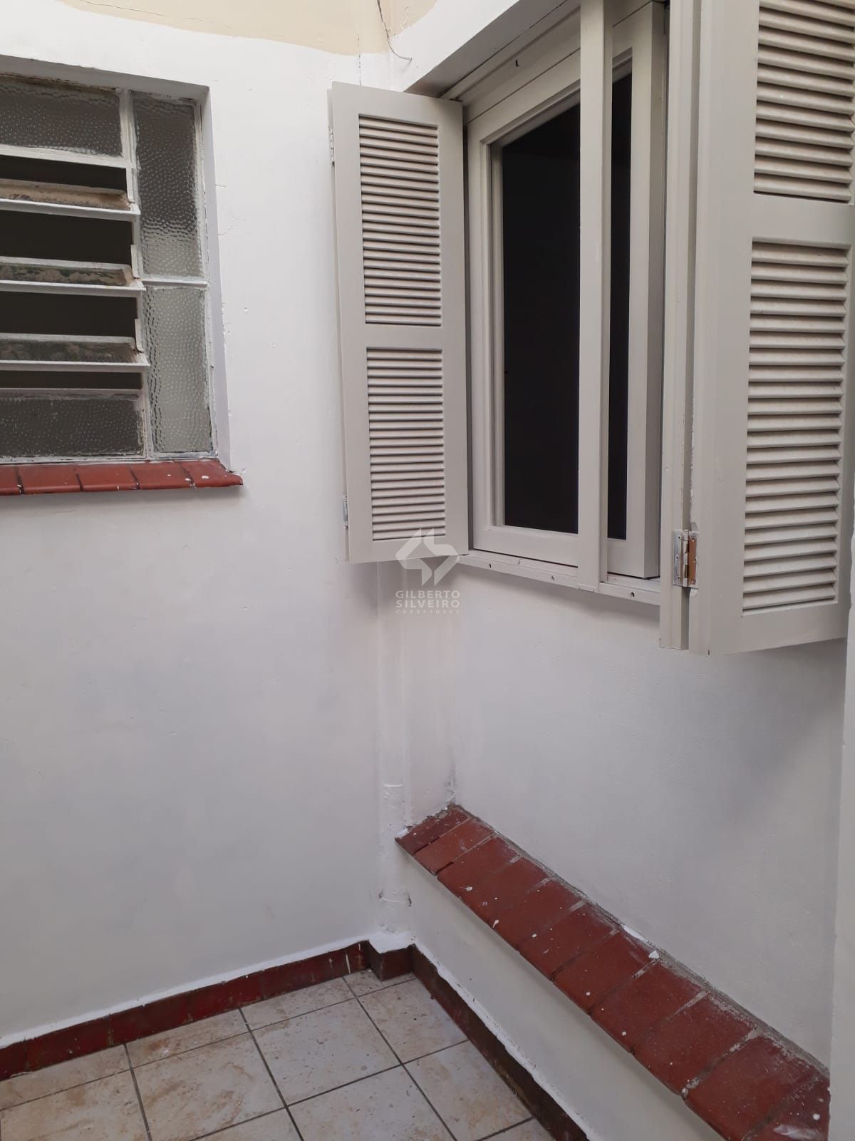 Kitnet desocupada no Menino Deus - Porto Alegre - Preço atrativo!