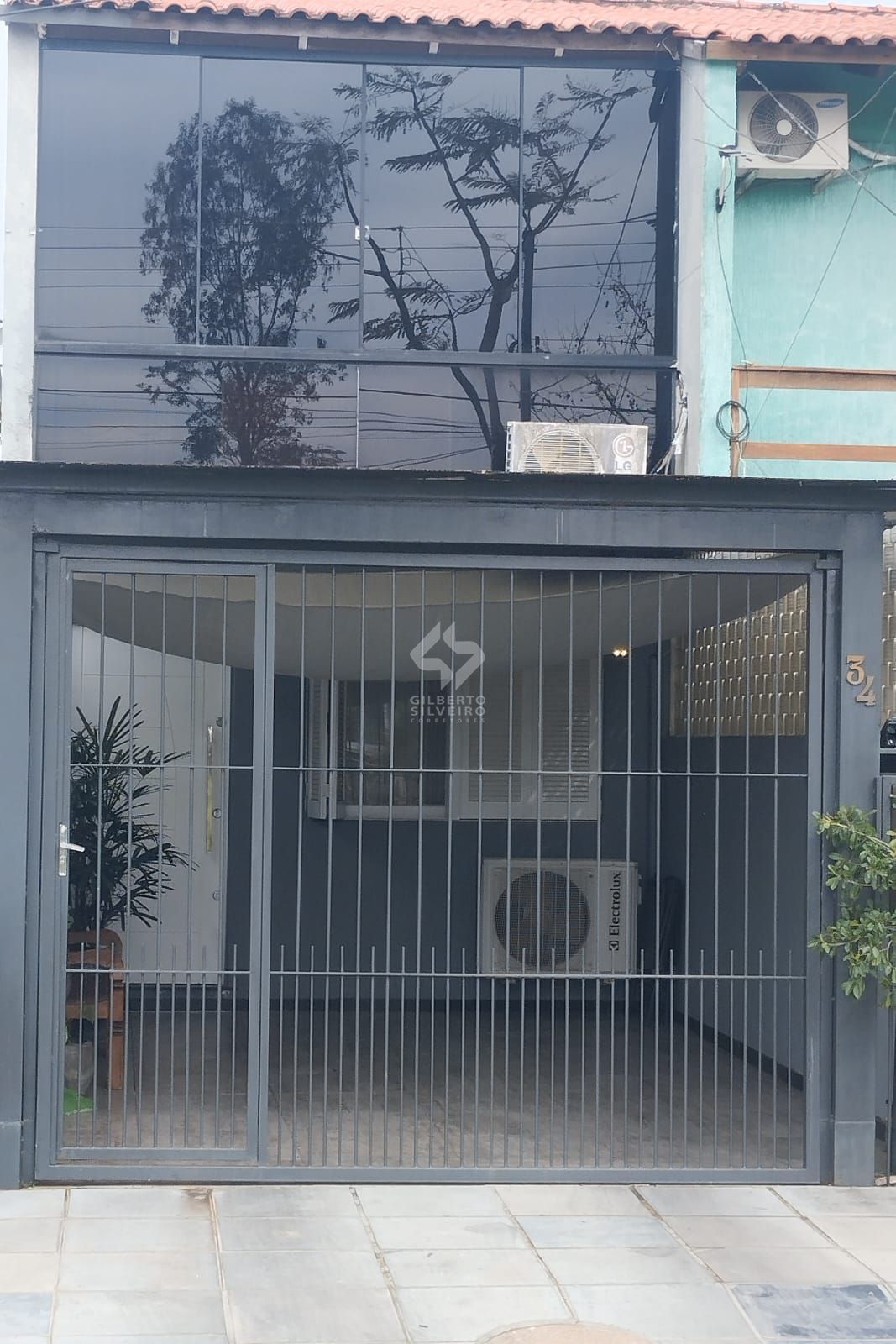 Casa na Zona sul de Porto Alegre com 02 dormitórios e pátio.