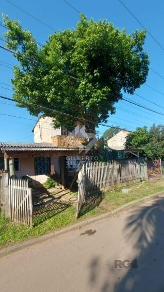 Casa em Porto Alegre, no bairro Hípica, com 2 dormitório(s), e 2 banheiros, à venda.