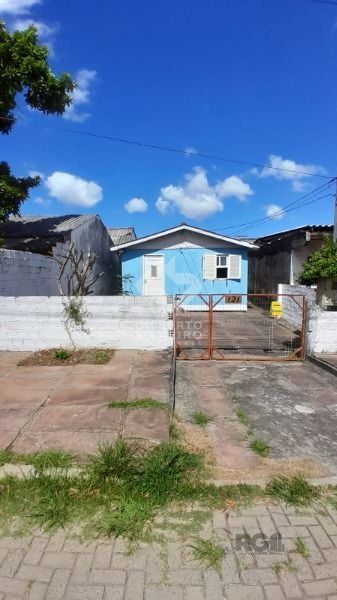 Casa em Porto Alegre, no bairro Restinga, com 2 dormitório(s), e 2 banheiros, à venda.